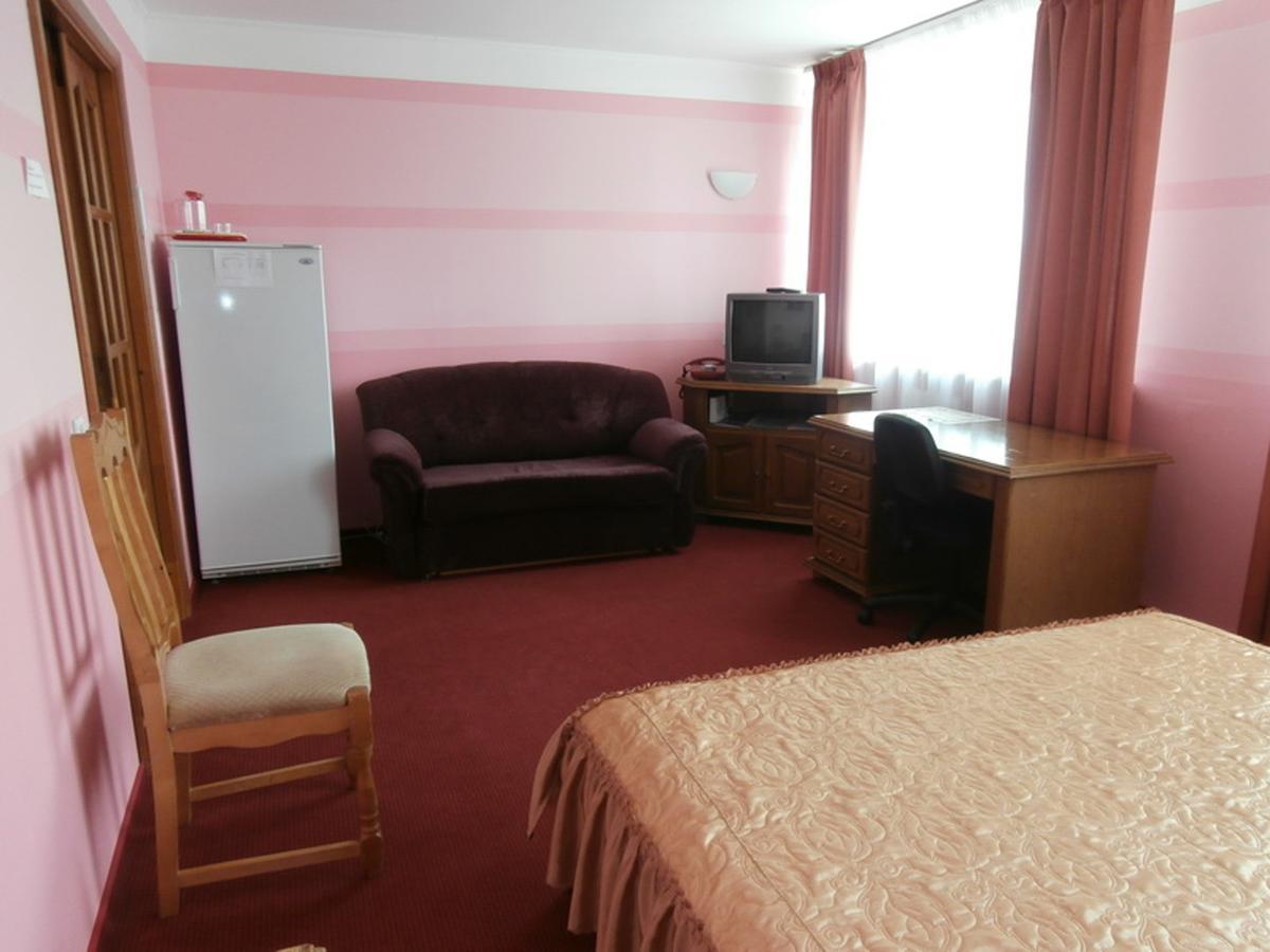Hotel Muhavets Pruzhany Exteriör bild